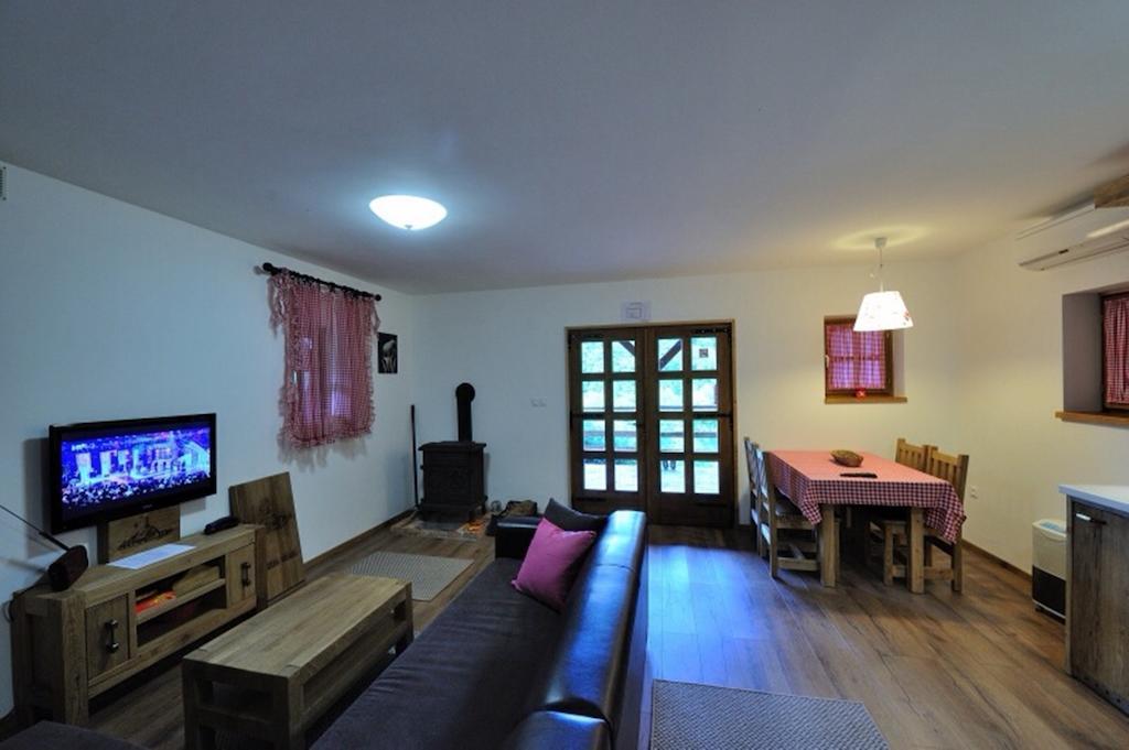 Apartment Drvena Kuca Mreznica Gornji Zvecaj Room photo
